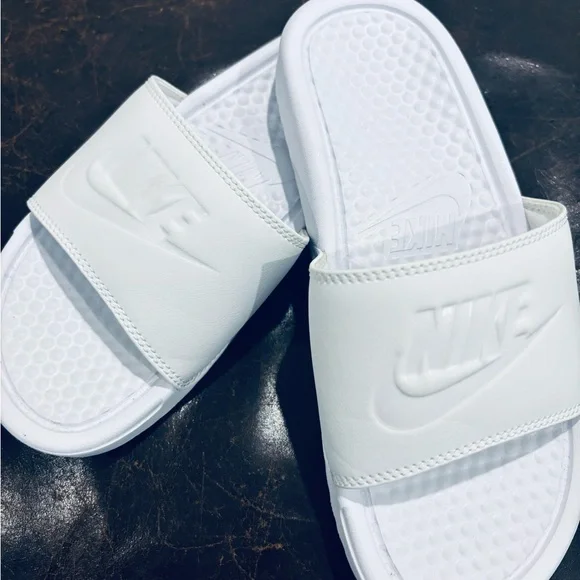 Nike White Minimalist Sandals with Textured Footbed - Picture 4 of 4